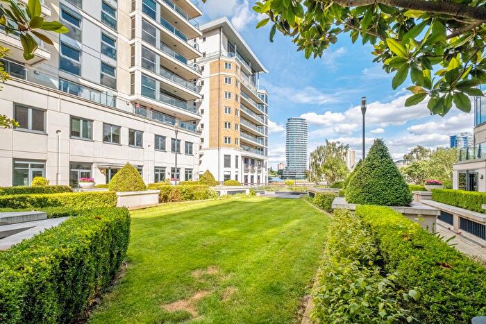 2 Bedroom Flat To Rent In Aspect Court, Lensbury Avenue, SW6