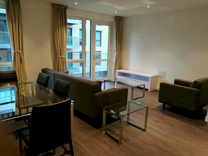 3 Bedroom Flat To Rent In Stunning Apartment In Hartwood Court, Woodberry Down, London N4