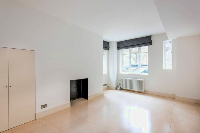 3 Bedroom Maisonette To Rent In Marsham Street, Westminster, London, SW1P