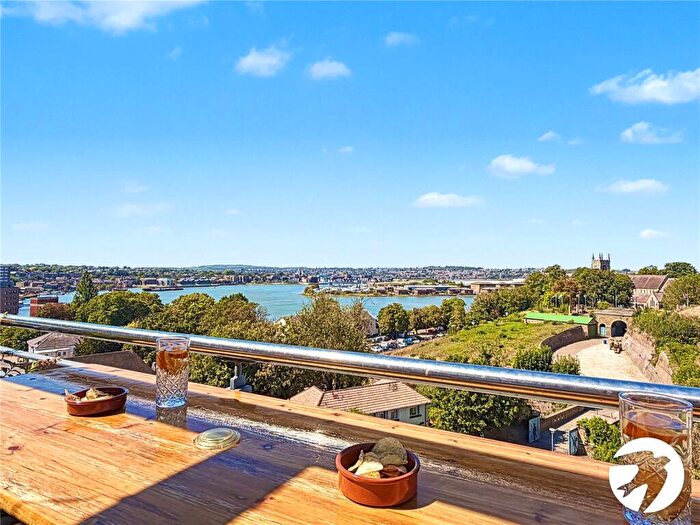 2 Bedroom Penthouse For Sale In Barrier Road, Chatham, Kent, ME4