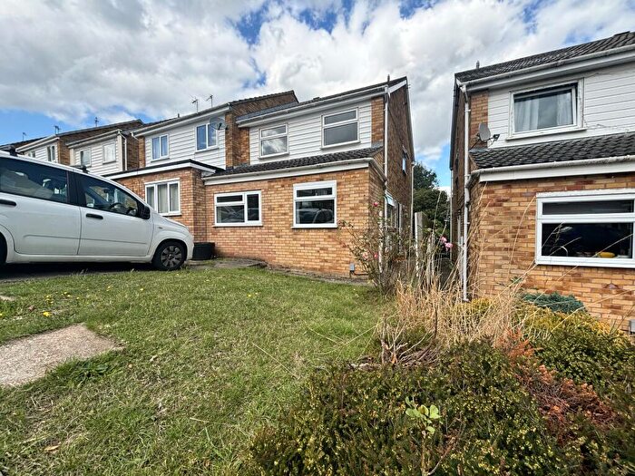 3 Bedroom House To Rent In Hardy Close, Rugby, CV22