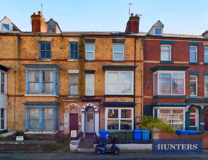 1 Bedroom Flat For Sale In Windsor Crescent, Bridlington, YO15