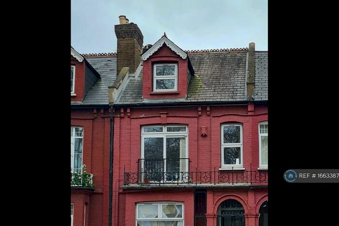 3 Bedroom Flat To Rent In Willoughby Road, London, N8