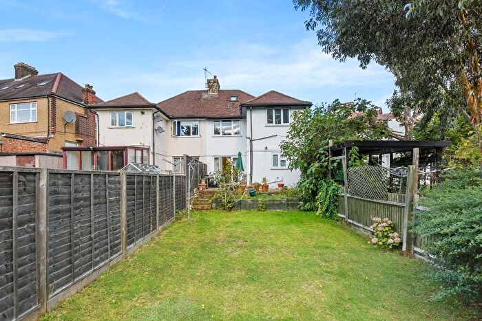 2 Bedroom Ground Maisonette For Sale In Lovat Close, London, NW2