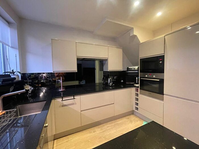 3 Bedroom Terraced House To Rent In Buckhurst Way, Buckhurst Hill, Redbridge, IG9