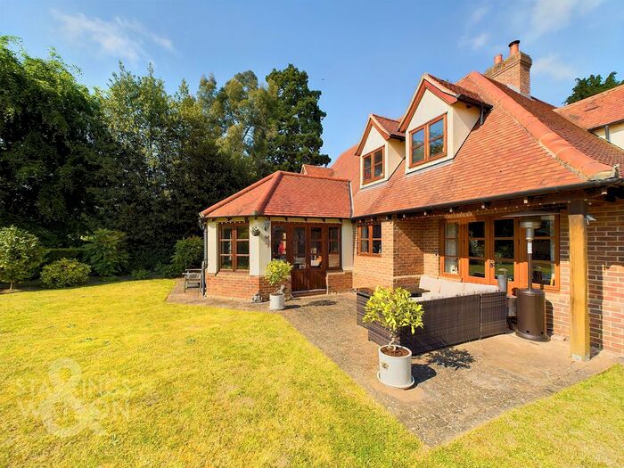 4 Bedroom Detached House For Sale In Norwich Road, Strumpshaw, Norwich, NR13