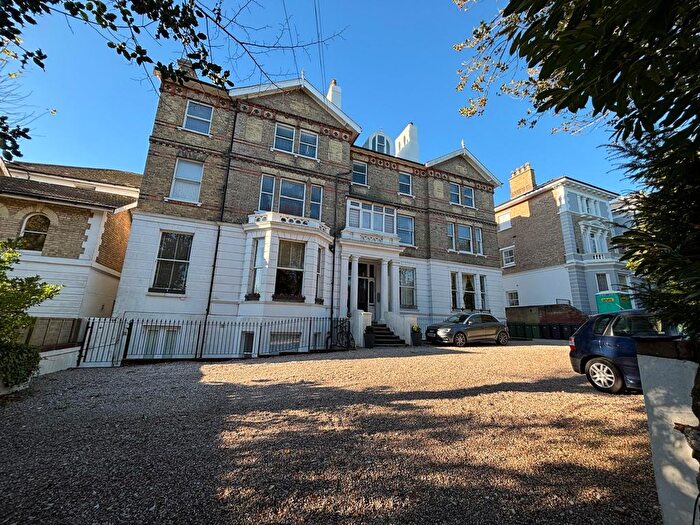 2 Bedroom Flat To Rent In Upper Maze Hill, St. Leonards-On-Sea, East Sussex, TN38