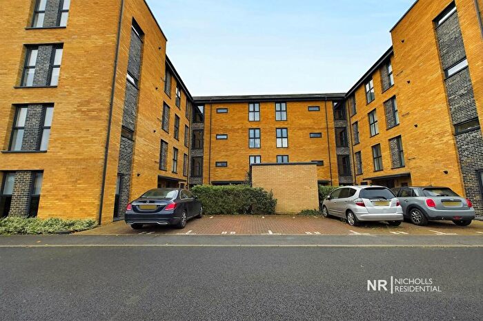 1 Bedroom Flat For Sale In Tala Close, Surbiton, Surrey., KT6
