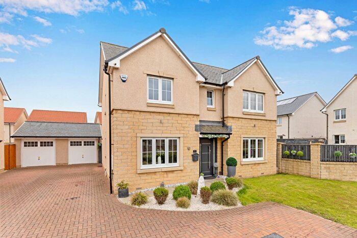 4 Bedroom Detached House For Sale In Redcroft Road, Danderhall, Midlothian, EH22