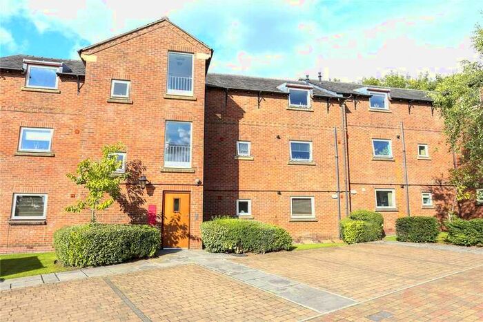 2 Bedroom Apartment To Rent In Tarvin Avenue, Stockport, Greater Manchester, SK4
