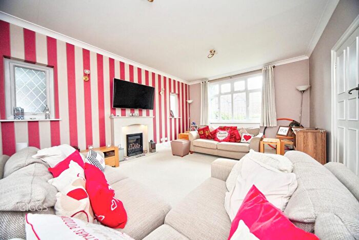 5 Bedroom Detached House For Sale In Ludlow Avenue, Luton, Bedfordshire, LU1