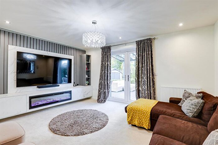 4 Bedroom Detached House For Sale In Houseman Gardens, The Meadows, Nottinghamshire, NG2