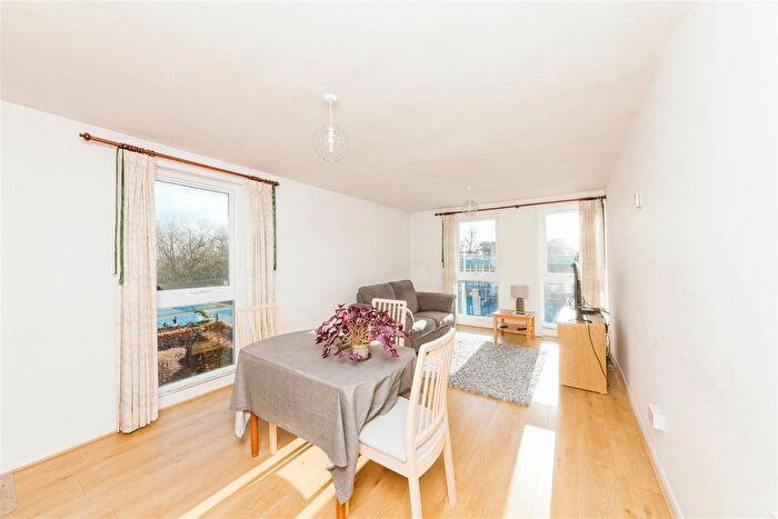 2 Bedroom Flat For Sale In St. Oswalds Road, Redland, Bristol, BS6