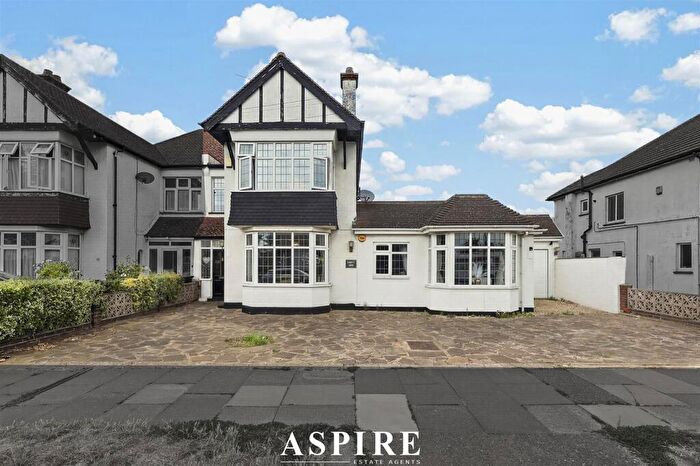 6 Bedroom Semi-Detached House For Sale In Poynings Avenue, Southend-On-Sea, SS2
