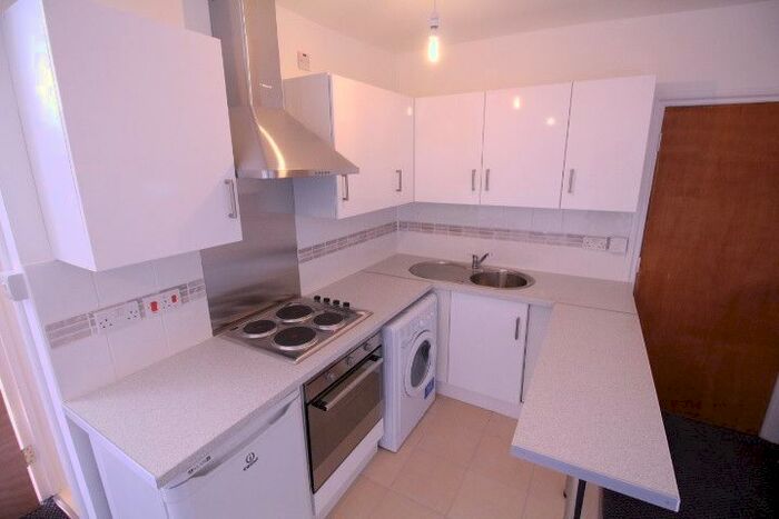 Studio To Rent In Gleneldon Road, Streatham, SW16