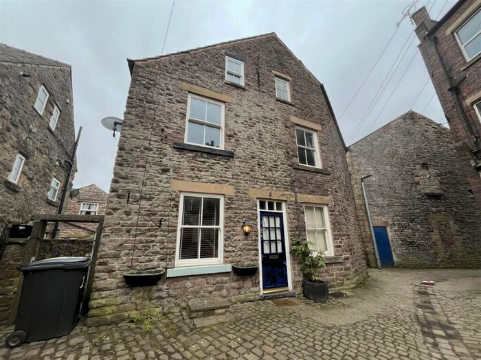 3 Bedroom House To Rent In High Street, Buxton, SK17