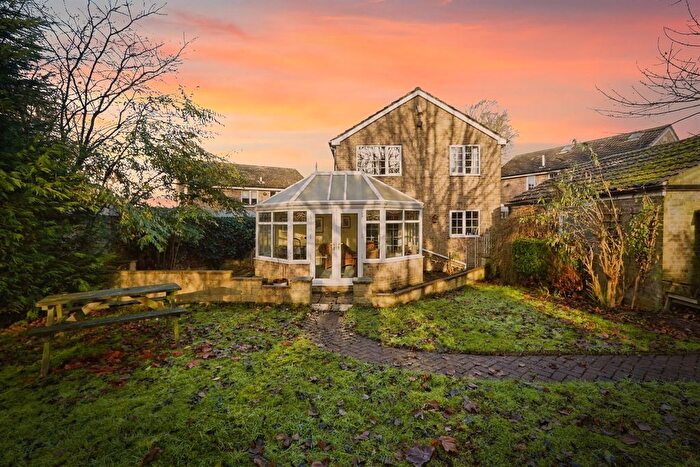 4 Bedroom Detached House For Sale In Mawcroft Close, Yeadon, Leeds, LS19