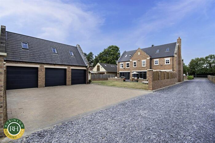 6 Bedroom Detached House For Sale In Thorne Road, Doncaster, DN3