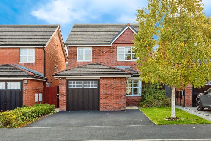 4 Bedroom Detached House For Sale In Sycamore Gardens, Leyland, Lancashire, PR25
