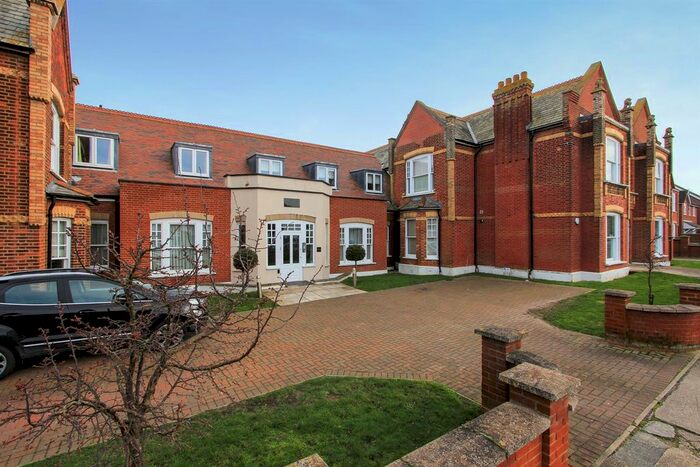 2 Bedroom Flat To Rent In Graystone Road, Tankerton, Whitstable, CT5