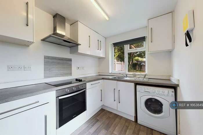 5 Bedroom Semi-Detached House To Rent In Burgess Road, Southampton, SO16