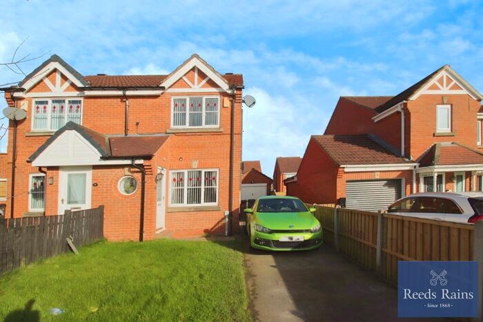 2 Bedroom Semi-Detached House To Rent In Chepstow Drive, Leeds, West Yorkshire, LS10