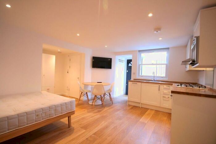 Studio To Rent In St. Andrews Road, London, W14