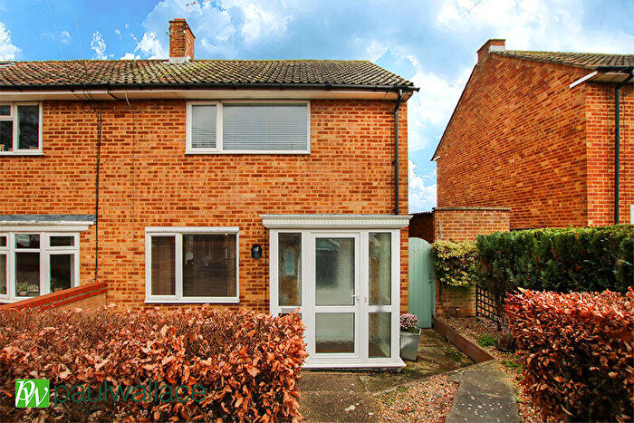 2 Bedroom Semi Detached House For Sale In Barrow Lane, West Cheshunt, EN7