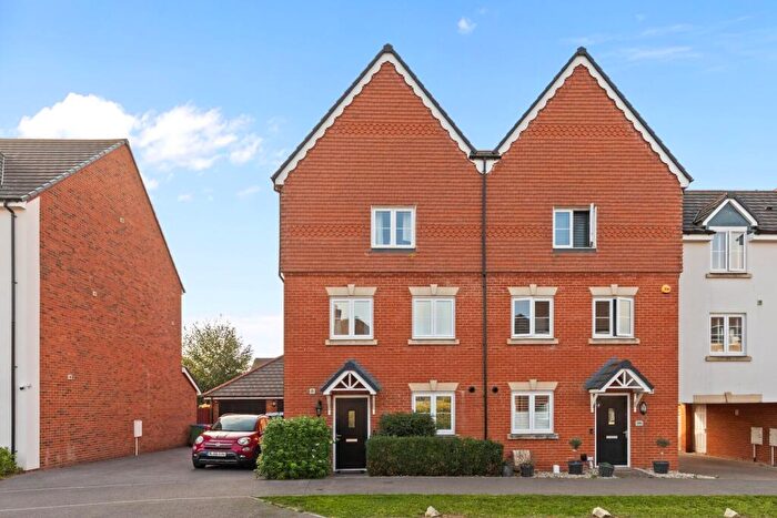 4 Bedroom End Of Terrace House For Sale In Pelling Way, Broadbridge Heath, RH12