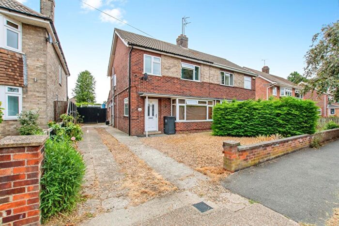 3 Bedroom Semi-Detached House For Sale In Mount Drive, Wisbech, PE13