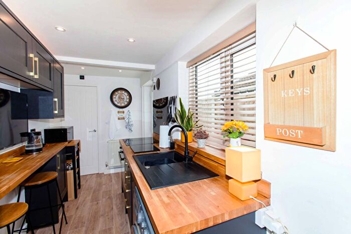 3 Bedroom Terraced House For Sale In Selwyn Street, Bolsover, S44