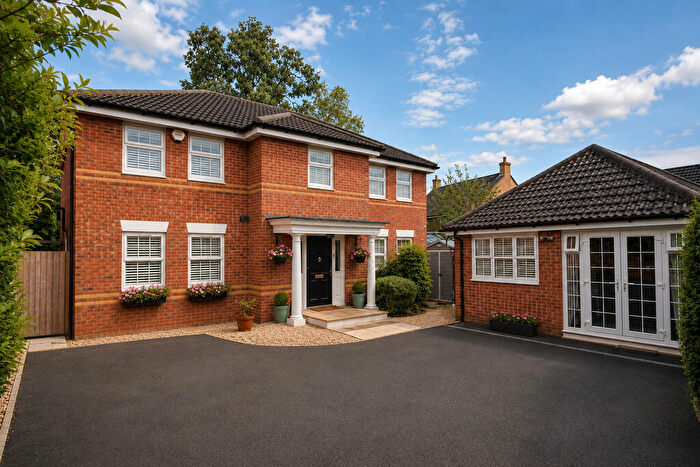 4 Bedroom Detached House For Sale In Huntingdon Gardens, Newbury, RG14