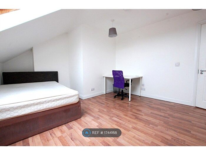 2 Bedroom Flat To Rent In Sharrow Lane, Sheffield, S11