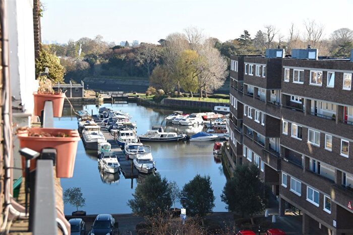 2 Bedroom Flat For Sale In Romulus Court, Brentford Dock, TW8