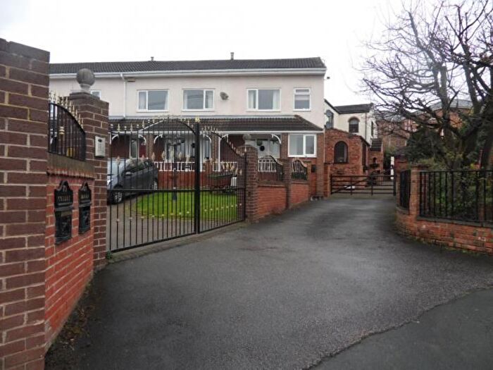 1 Bedroom Town House To Rent In Long Causeway, WF3