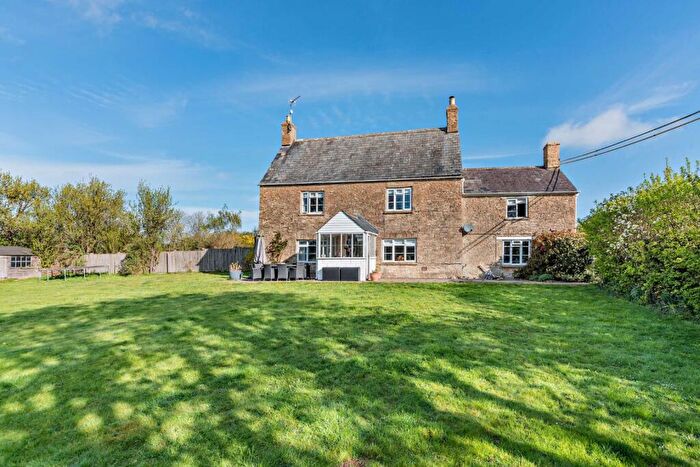 4 Bedroom Link Detached House To Rent In Kiddington, Woodstock, OX20