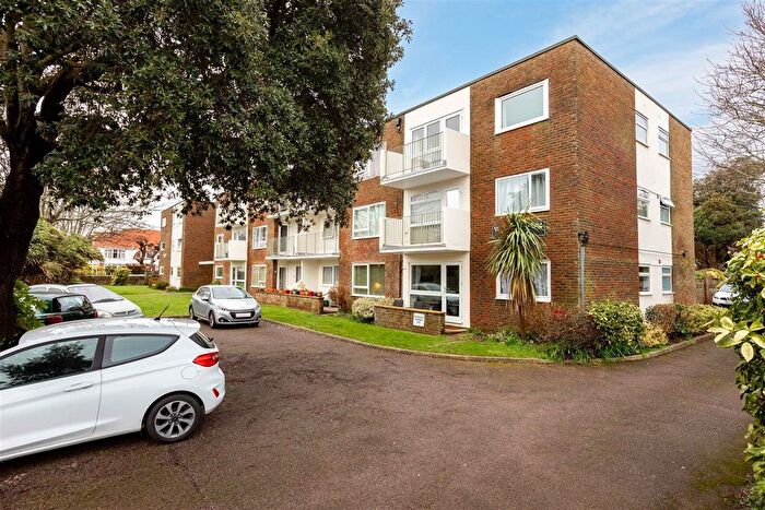 2 Bedroom Flat For Sale In Bath Road, Worthing, BN11