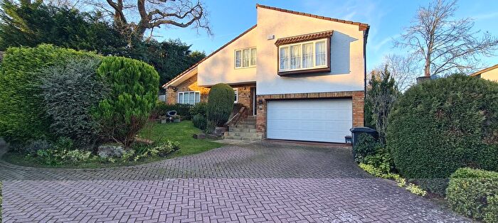 5 Bedroom Detached House For Sale In Warbank Lane, Kingston Upon Thames, KT2