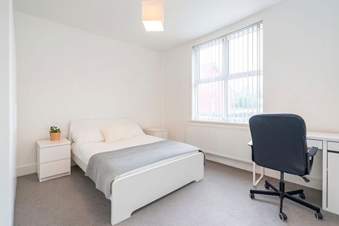 4 Bedroom Semi-Detached House To Rent In Duchess Road, Sheffield, S2