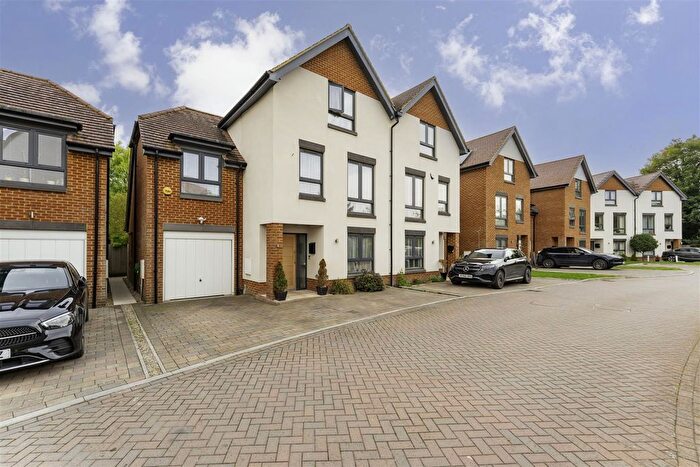 4 Bedroom Semi-detached House For Sale In Apsley Walk, Iver, SL0