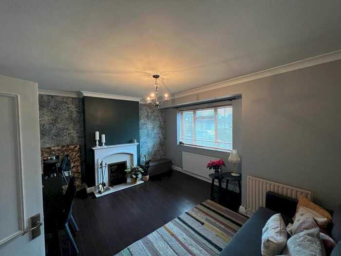 2 Bedroom Flat To Rent In Uxbridge Road, Pinner, Greater London HA5