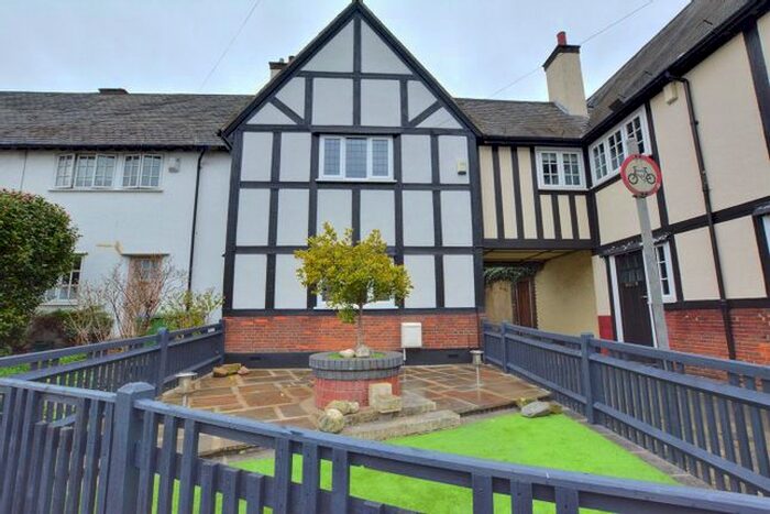 3 Bedroom End Of Terrace House To Rent In Ross Way, Eltham, London, SE9