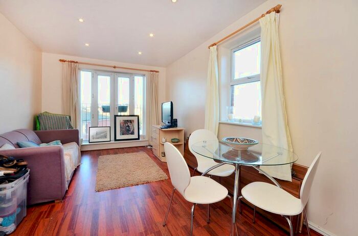 1 Bedroom Flat To Rent In Churchill Lodge, Streatham, London, SW16