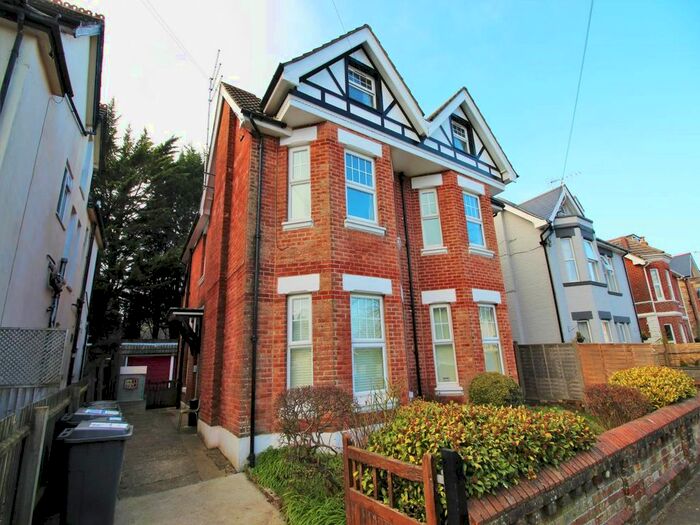 3 Bedroom Flat To Rent In Westbourne Park Road, Alum Chine, Bournemouth, BH4