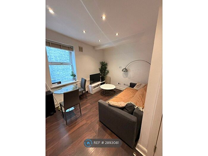 3 Bedroom Flat To Rent In Old Nichol Street, London, E2