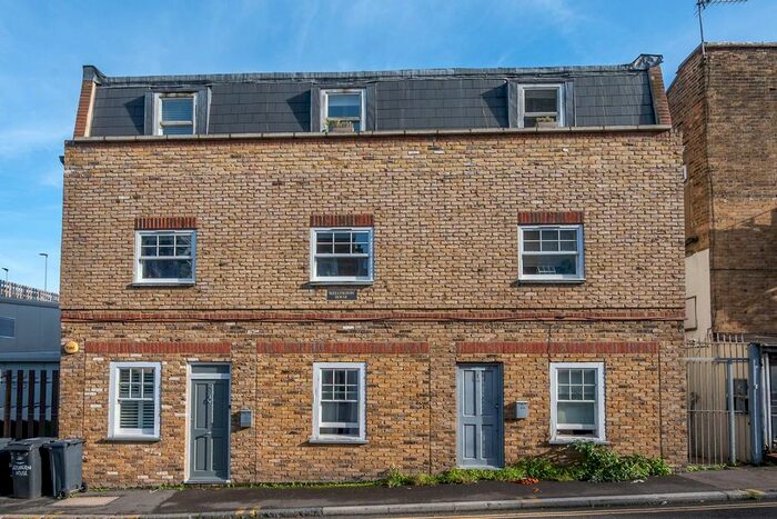1 Bedroom Flat To Rent In Pensbury Place, Nine Elms, - Wandsworth Road, SW8