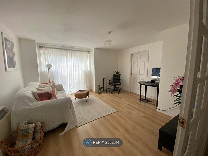 2 Bedroom Flat To Rent In Evelyn Place, Chelmsford, CM1