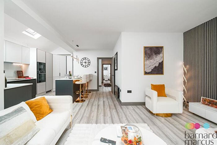 2 Bedroom Apartment To Rent In Colney Hatch Lane, Muswell Hill, N10