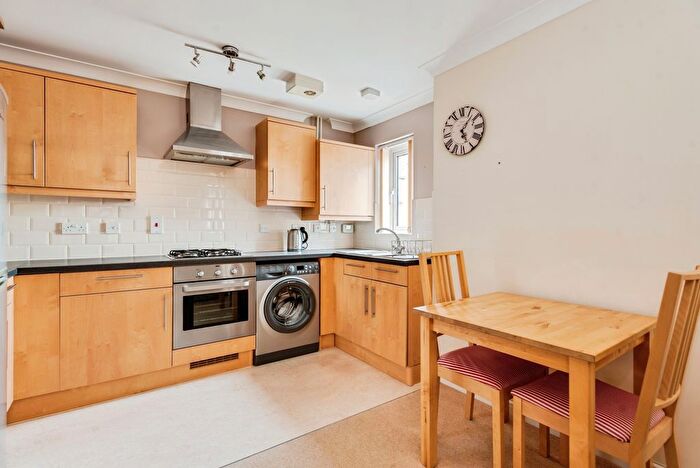 2 Bedroom Flat For Sale In Dyson Road, Swindon, Wiltshire, SN25