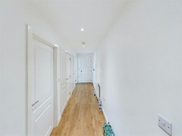 1 Bedroom Apartment To Rent In Southmere House, Highland Street, London, E15